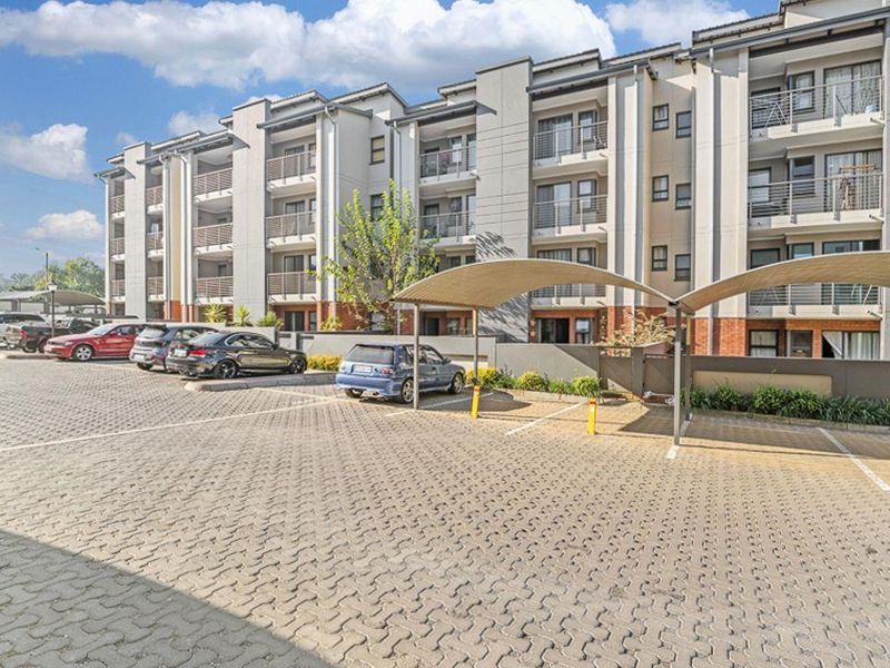 This exceptional 3-bedroom Charming Lock Up n Go PET FRIENDLY Apartment! - Photo 3