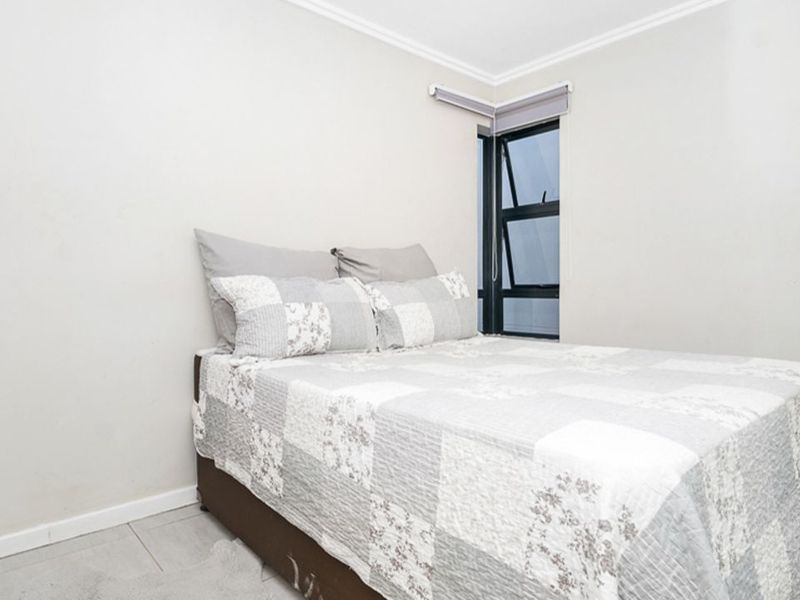 This exceptional 3-bedroom Charming Lock Up n Go PET FRIENDLY Apartment! - Photo 9