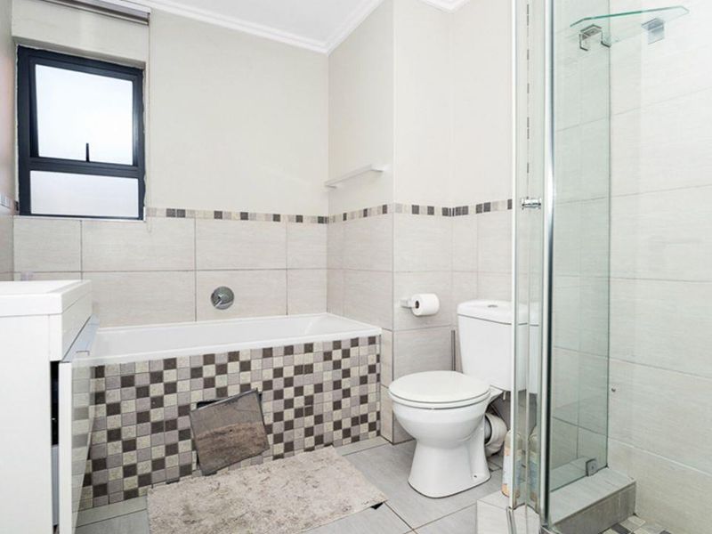 This exceptional 3-bedroom Charming Lock Up n Go PET FRIENDLY Apartment! - Photo 8