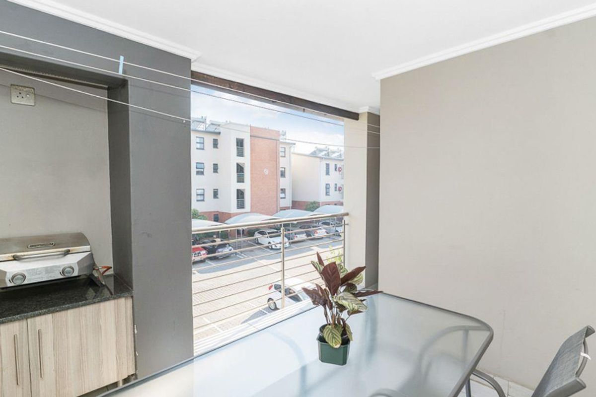 This exceptional 3-bedroom Charming Lock Up n Go PET FRIENDLY Apartment! - Photo 5