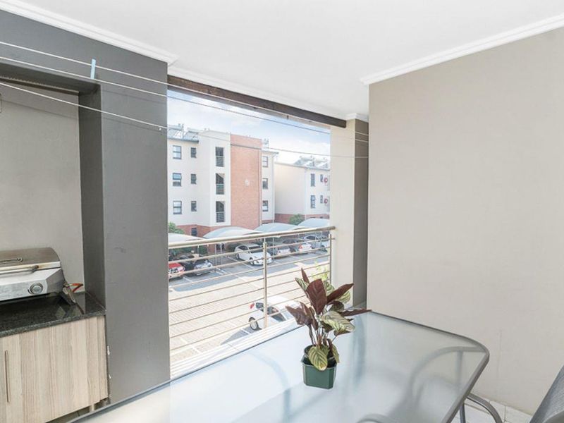 This exceptional 3-bedroom Charming Lock Up n Go PET FRIENDLY Apartment! - Photo 5