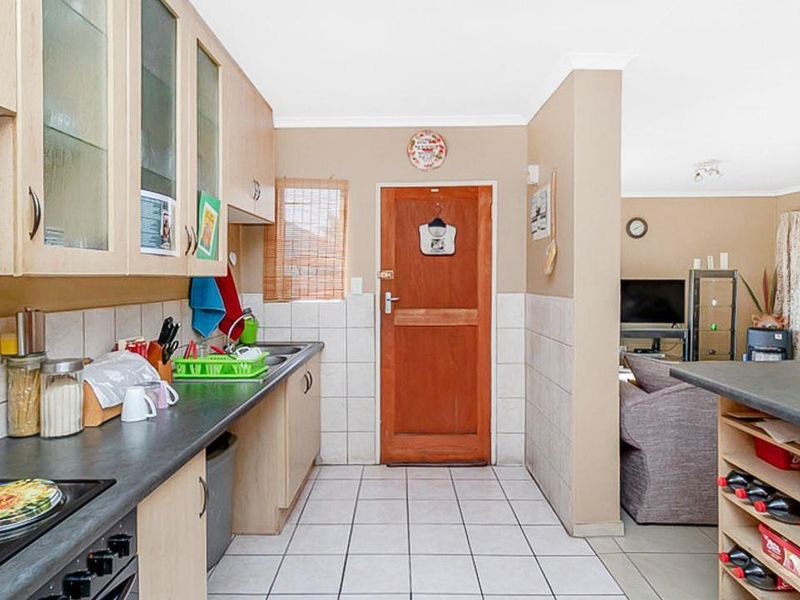 Large 2 bedroom townhouse for sale in the ever popular Florida Lake. - Photo 6