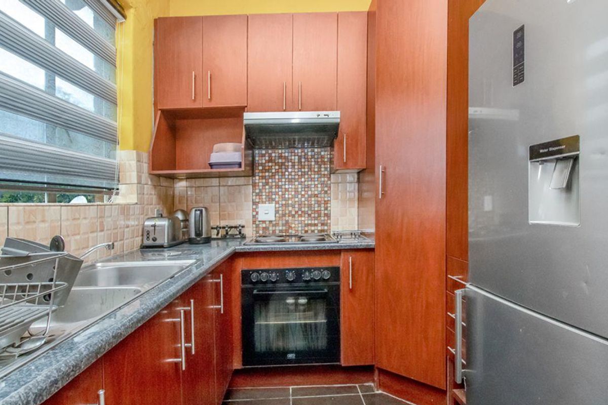 Lovely 2 bedroom apartment for sale in the popular Florida suburb. - Photo 4