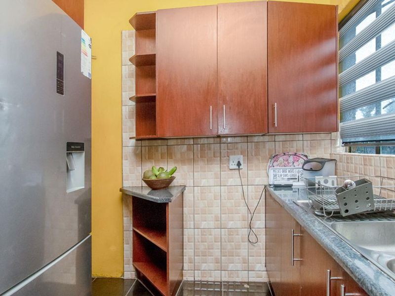 Lovely 2 bedroom apartment for sale in the popular Florida suburb. - Photo 3