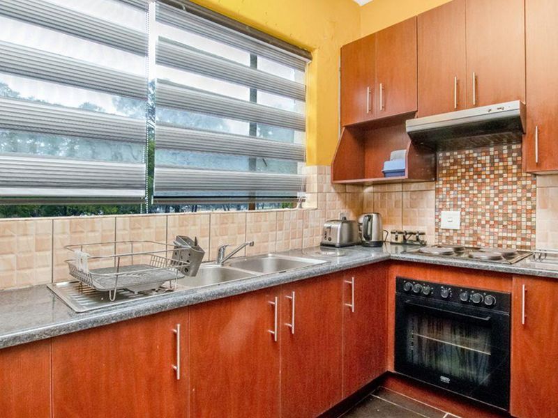 Lovely 2 bedroom apartment for sale in the popular Florida suburb. - Photo 2