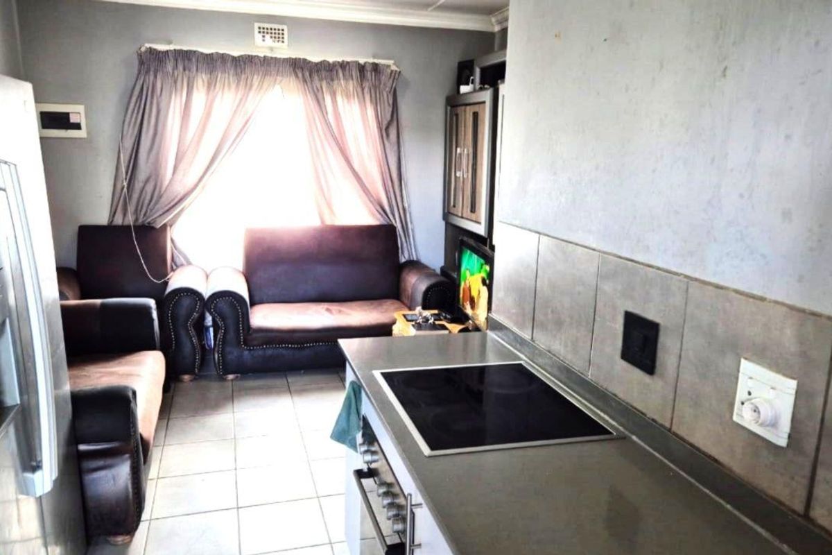 Lovely ground floor apartment for sale in the ever popular Fleurhof. - Photo 2