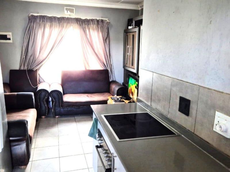 Lovely ground floor apartment for sale in the ever popular Fleurhof. - Photo 2