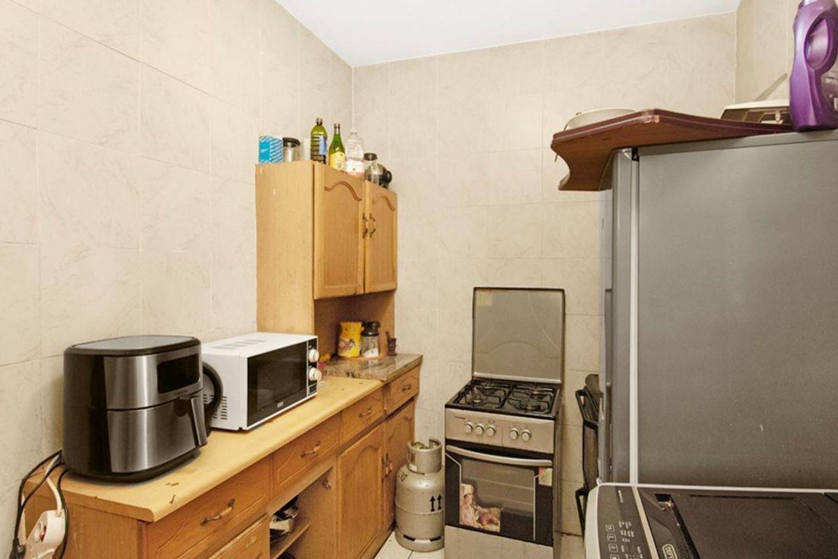 Lovely two bedroom townhouse for sale in Windsor East. - Photo 3