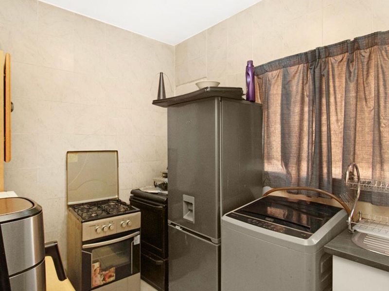 Lovely two bedroom townhouse for sale in Windsor East. - Photo 2