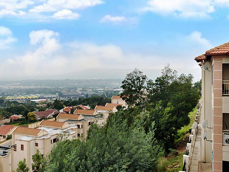 Modern apartment living in the heart of Constantia Kloof. - Photo 3