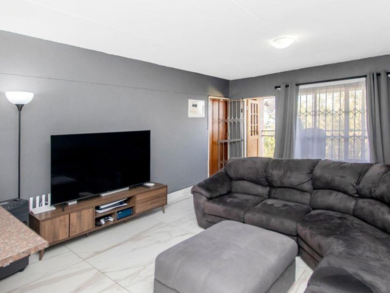 Modern apartment living in the heart of Constantia Kloof. - Photo 7