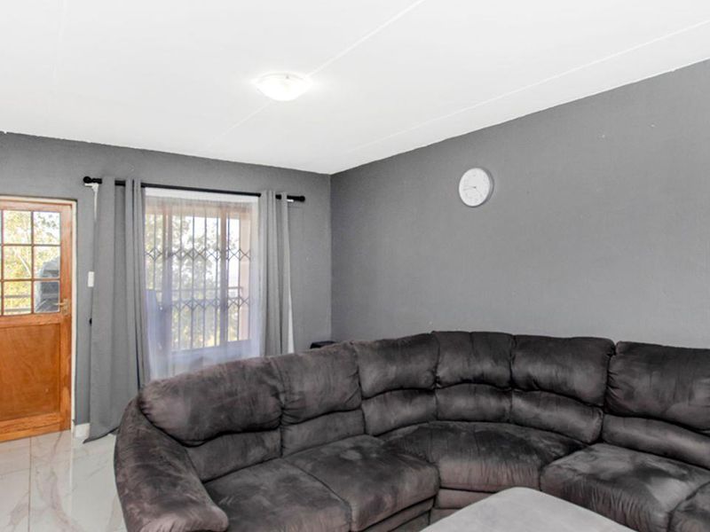 Modern apartment living in the heart of Constantia Kloof. - Photo 6