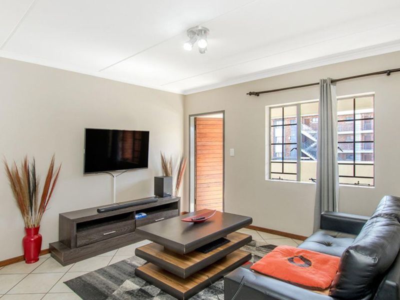 Modern and spacious 2 bedroom, 1 Bathroom Apartment in  Midrand - Photo 4