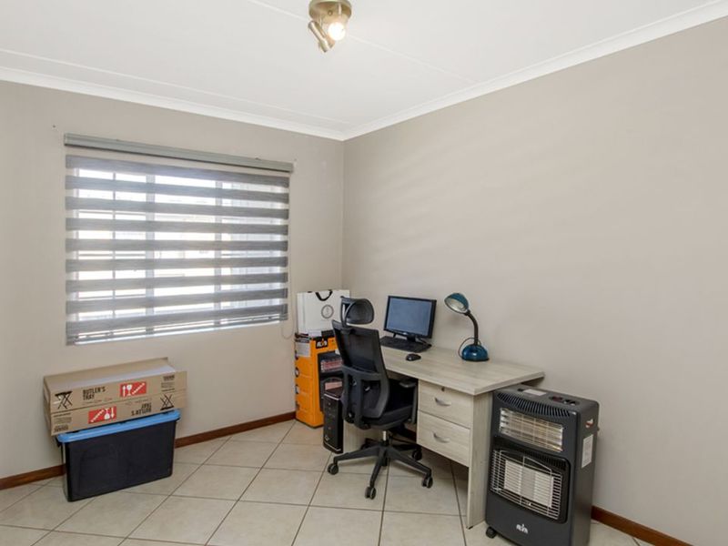 Modern and spacious 2 bedroom, 1 Bathroom Apartment in  Midrand - Photo 8
