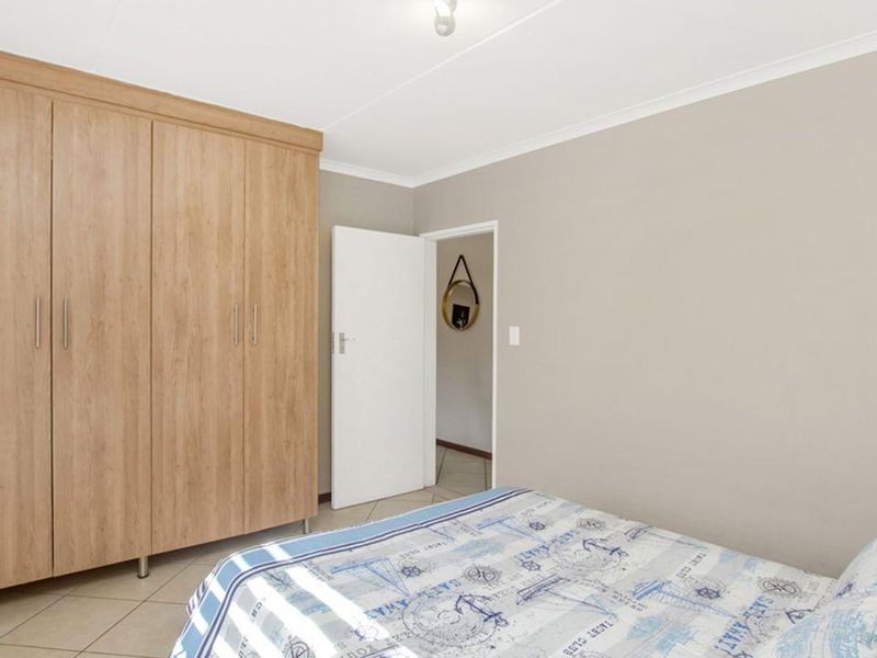 Modern and spacious 2 bedroom, 1 Bathroom Apartment in  Midrand - Photo 7