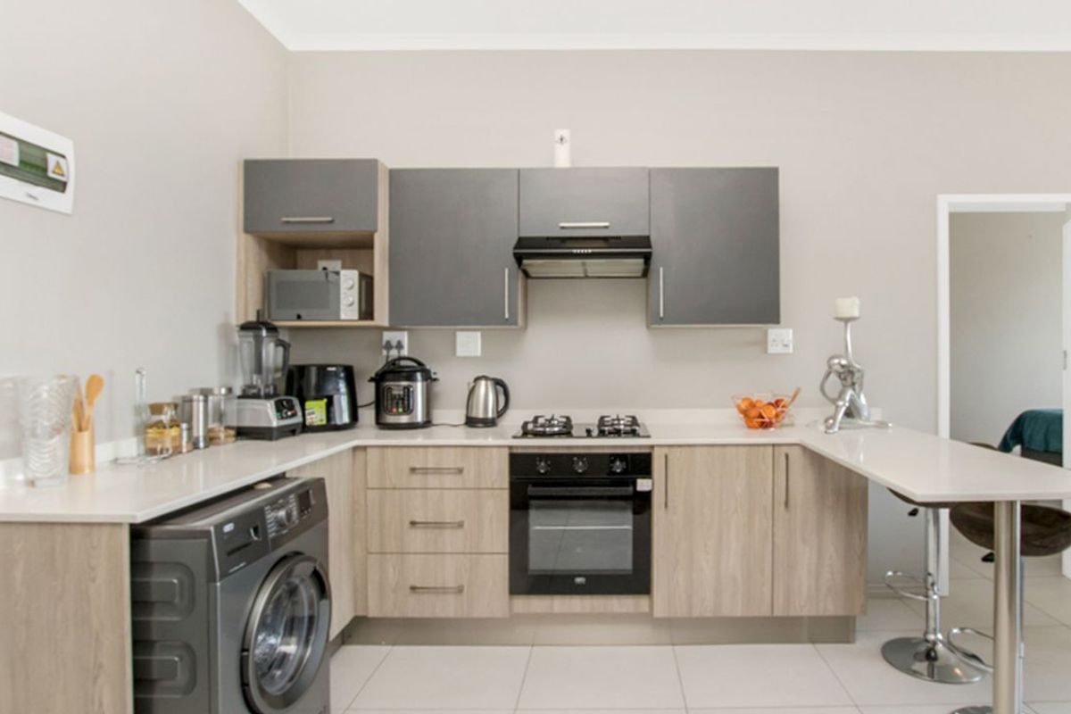Modern 2 Bedroom 2 Bathroom Apartment for sale - Photo 5