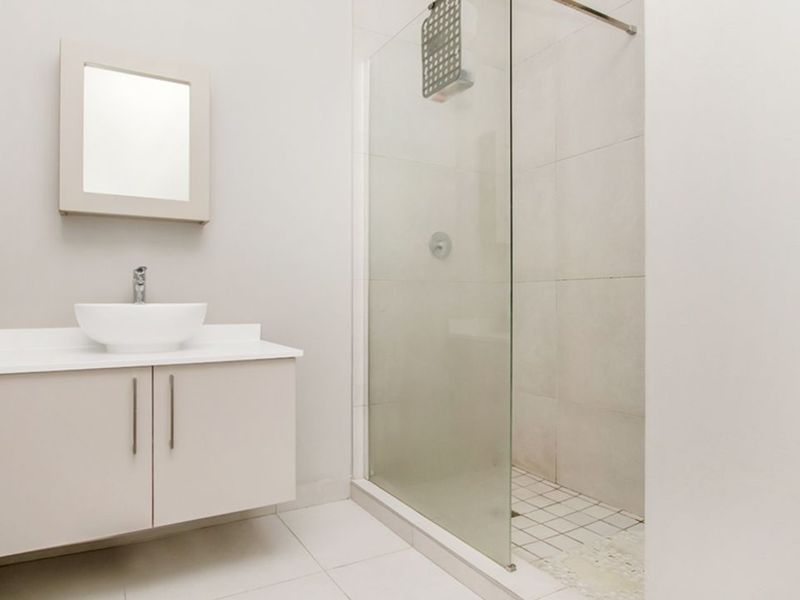 Modern 2 Bedroom 2 Bathroom Apartment for sale - Photo 10
