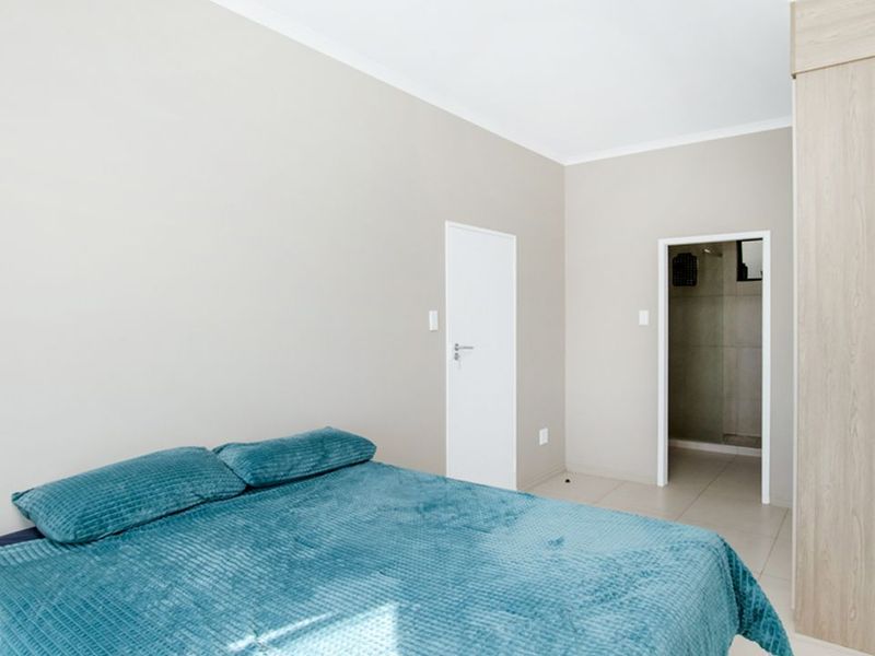 Modern 2 Bedroom 2 Bathroom Apartment for sale - Photo 7