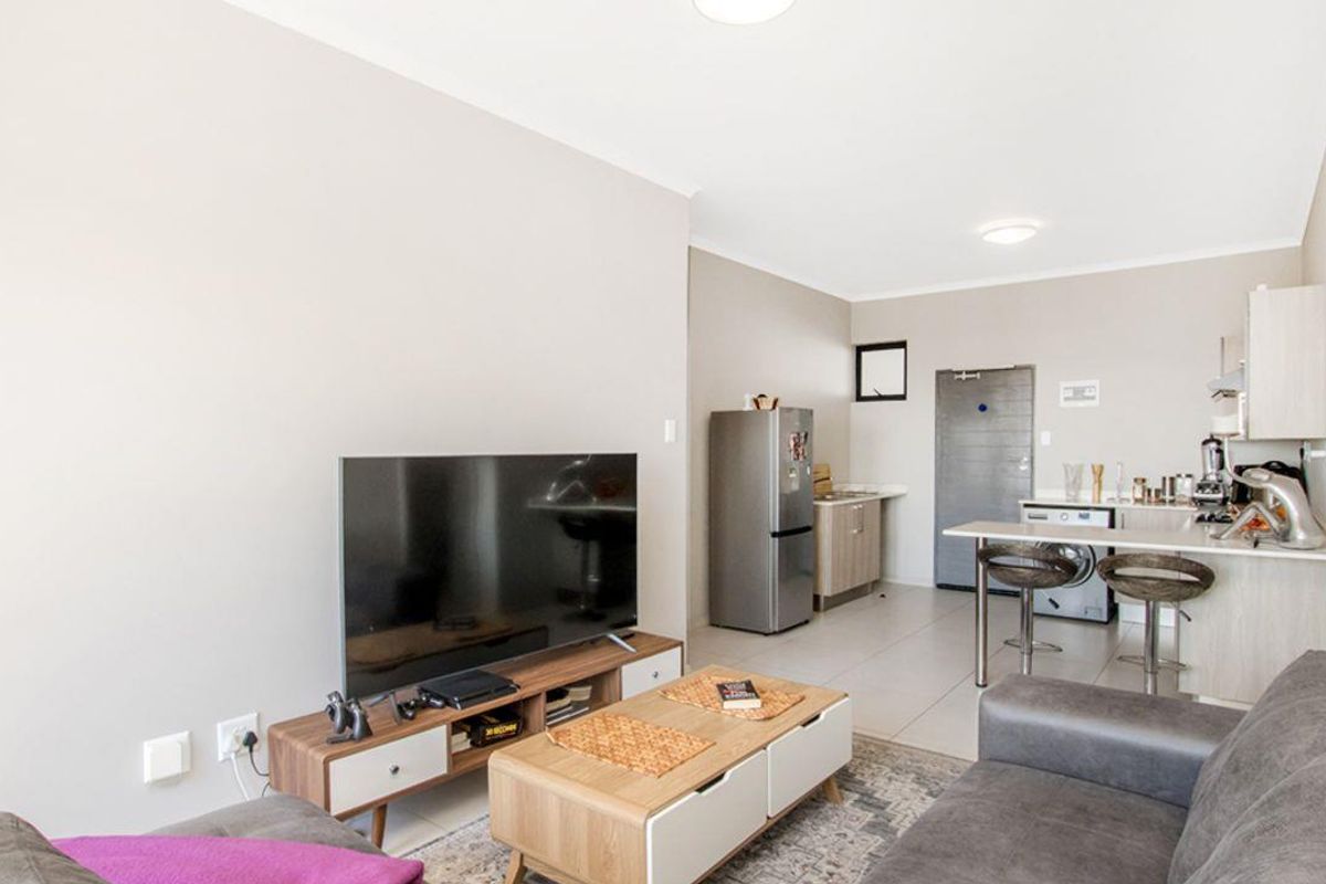 Modern 2 Bedroom 2 Bathroom Apartment for sale - Photo 3