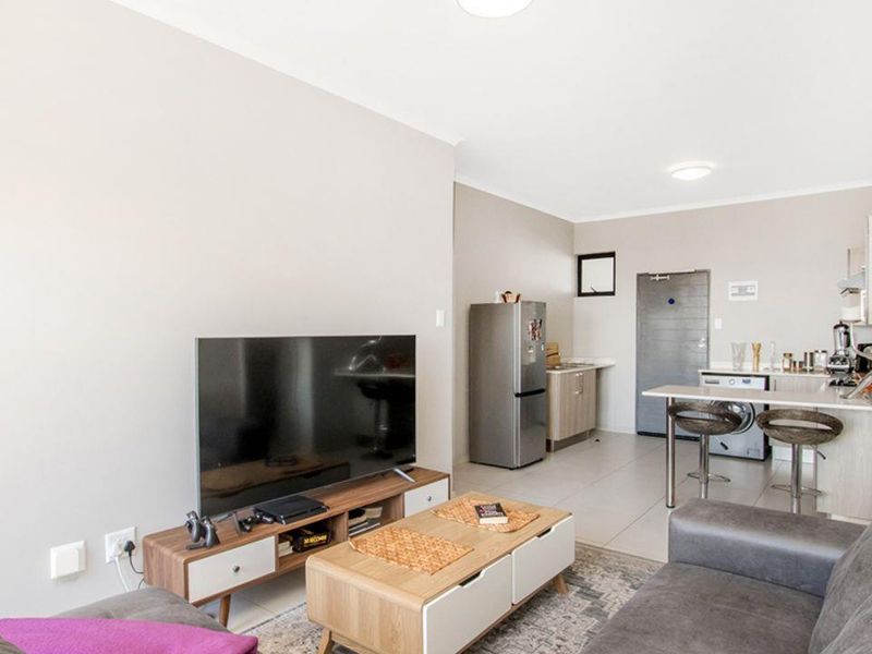 Modern 2 Bedroom 2 Bathroom Apartment for sale - Photo 3