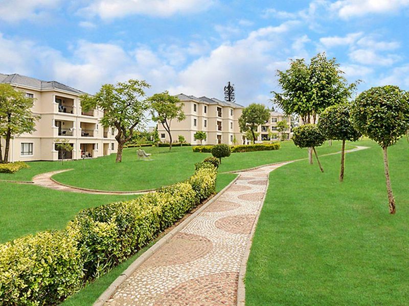 First-floor 2-Bedroom, 1-Bathroom apartment for sale in Midrand - Photo 2