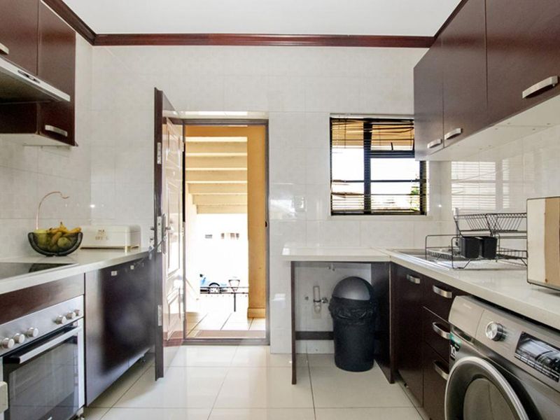 First-floor 2-Bedroom, 1-Bathroom apartment for sale in Midrand - Photo 9