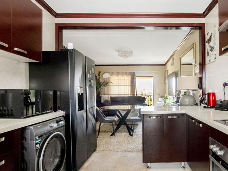First-floor 2-Bedroom, 1-Bathroom apartment for sale in Midrand - Photo 8