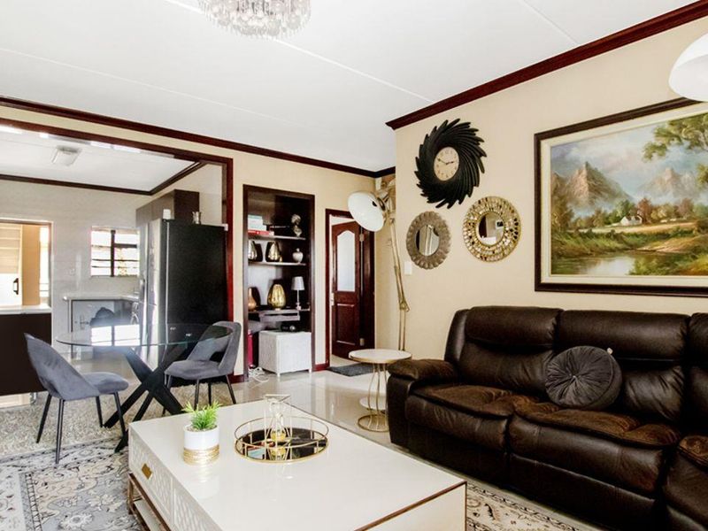 First-floor 2-Bedroom, 1-Bathroom apartment for sale in Midrand - Photo 6