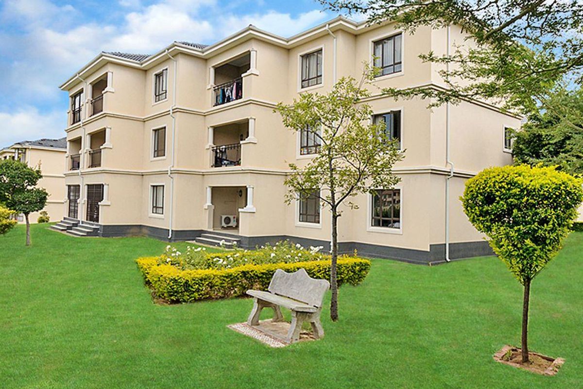 First-floor 2-Bedroom, 1-Bathroom apartment for sale in Midrand - Photo 4