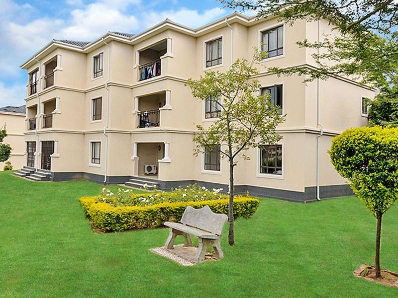 First-floor 2-Bedroom, 1-Bathroom apartment for sale in Midrand - Photo 4