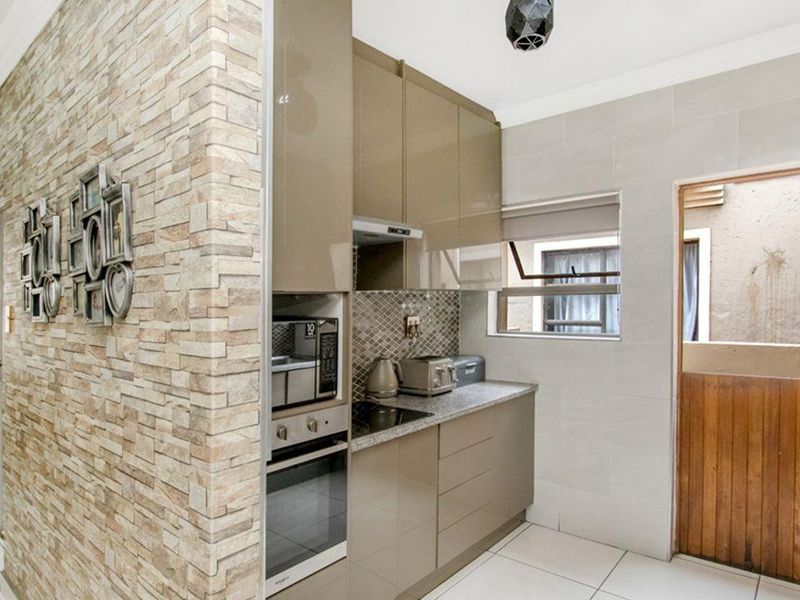 Lovely 4 Bedroom, 2 Bathroom Home forsale in Midrand - Photo 3