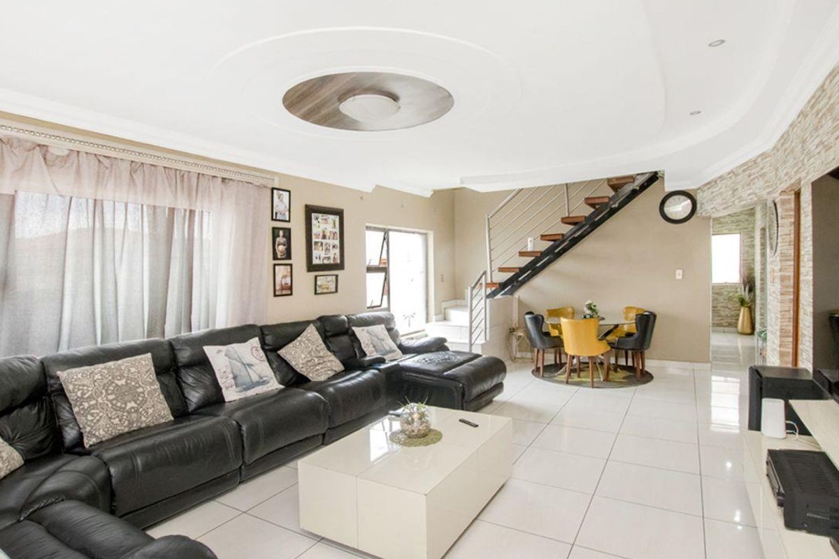 Lovely 4 Bedroom, 2 Bathroom Home forsale in Midrand - Photo 4