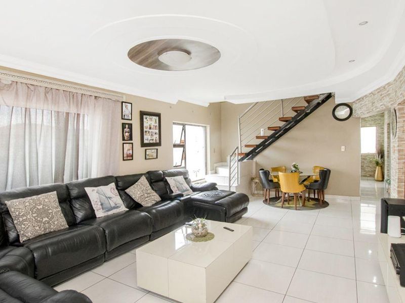 Lovely 4 Bedroom, 2 Bathroom Home forsale in Midrand - Photo 4