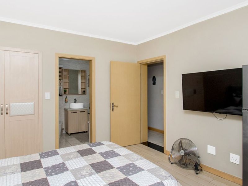 Spacious 2 Bedroom, 2 Bathroom Apartment for Sale in Carlswald, Midrand - Photo 9