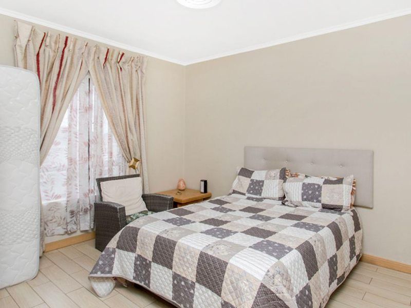 Spacious 2 Bedroom, 2 Bathroom Apartment for Sale in Carlswald, Midrand - Photo 8