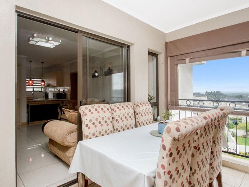 Spacious 2 Bedroom, 2 Bathroom Apartment for Sale in Carlswald, Midrand - Photo 6
