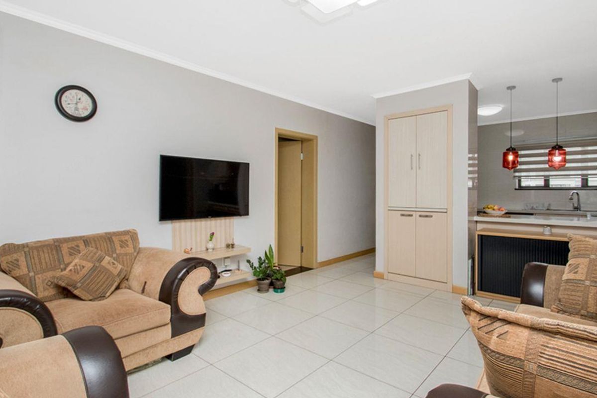 Spacious 2 Bedroom, 2 Bathroom Apartment for Sale in Carlswald, Midrand - Photo 4