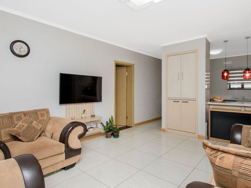 Spacious 2 Bedroom, 2 Bathroom Apartment for Sale in Carlswald, Midrand - Photo 4