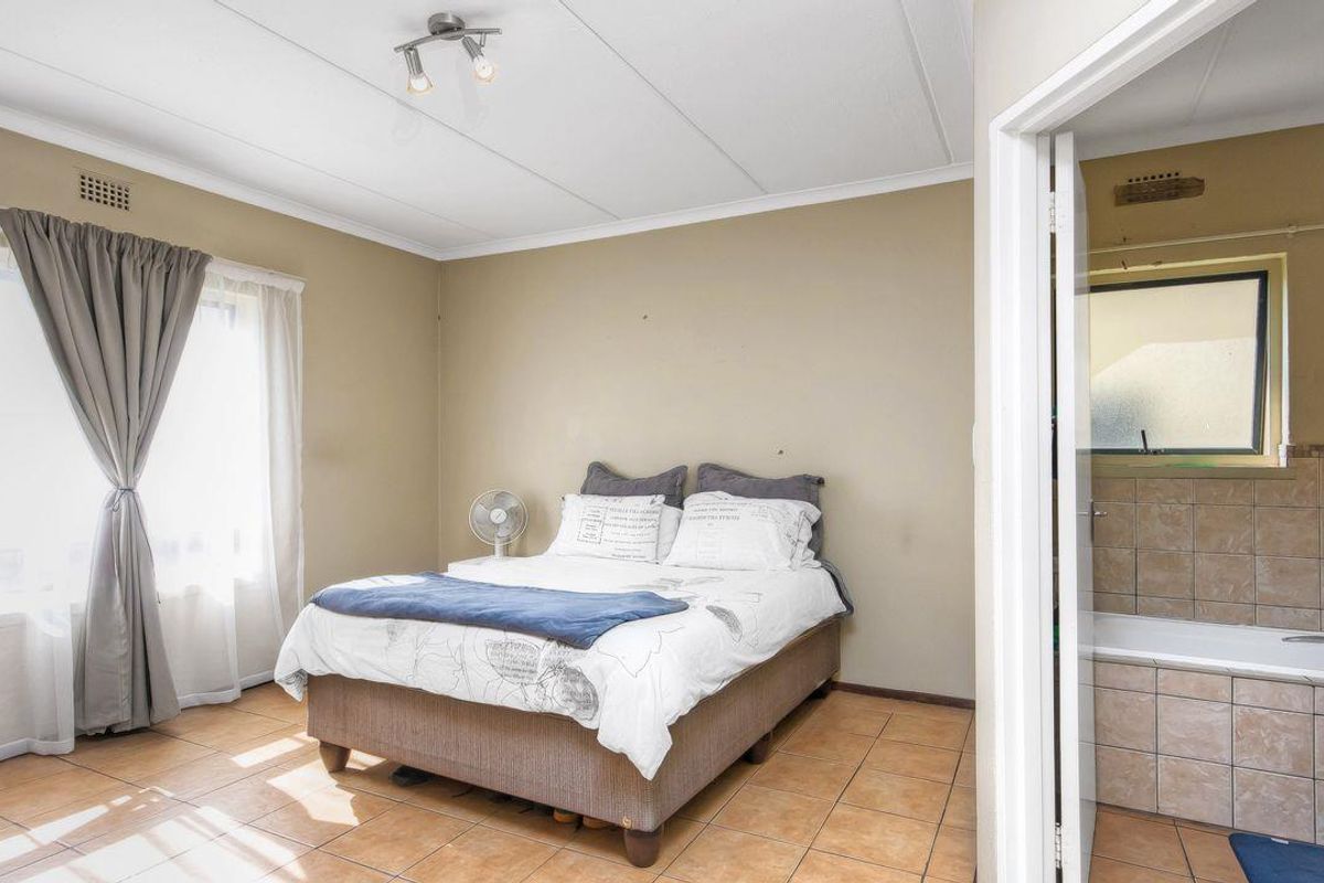 2 Bedrooms, 2 Bathroom Apartment for sale in Midrand - Photo 5