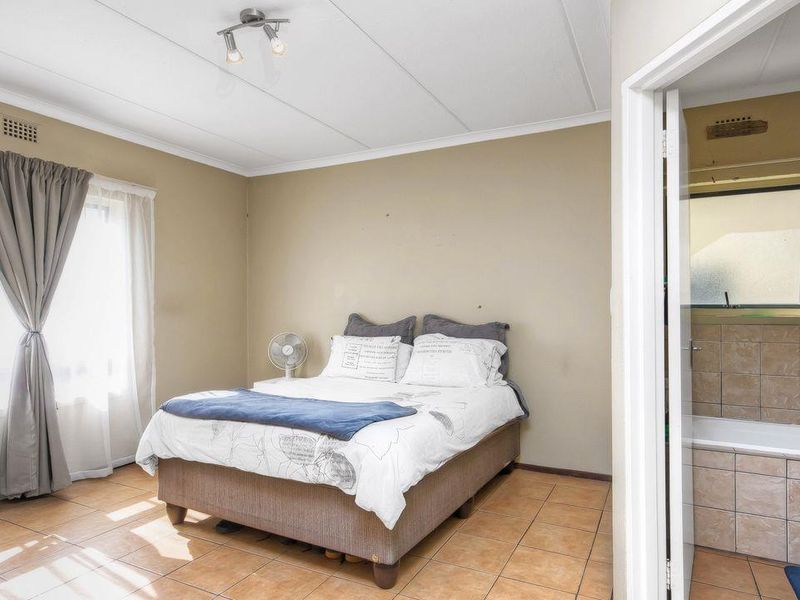 2 Bedrooms, 2 Bathroom Apartment for sale in Midrand - Photo 5