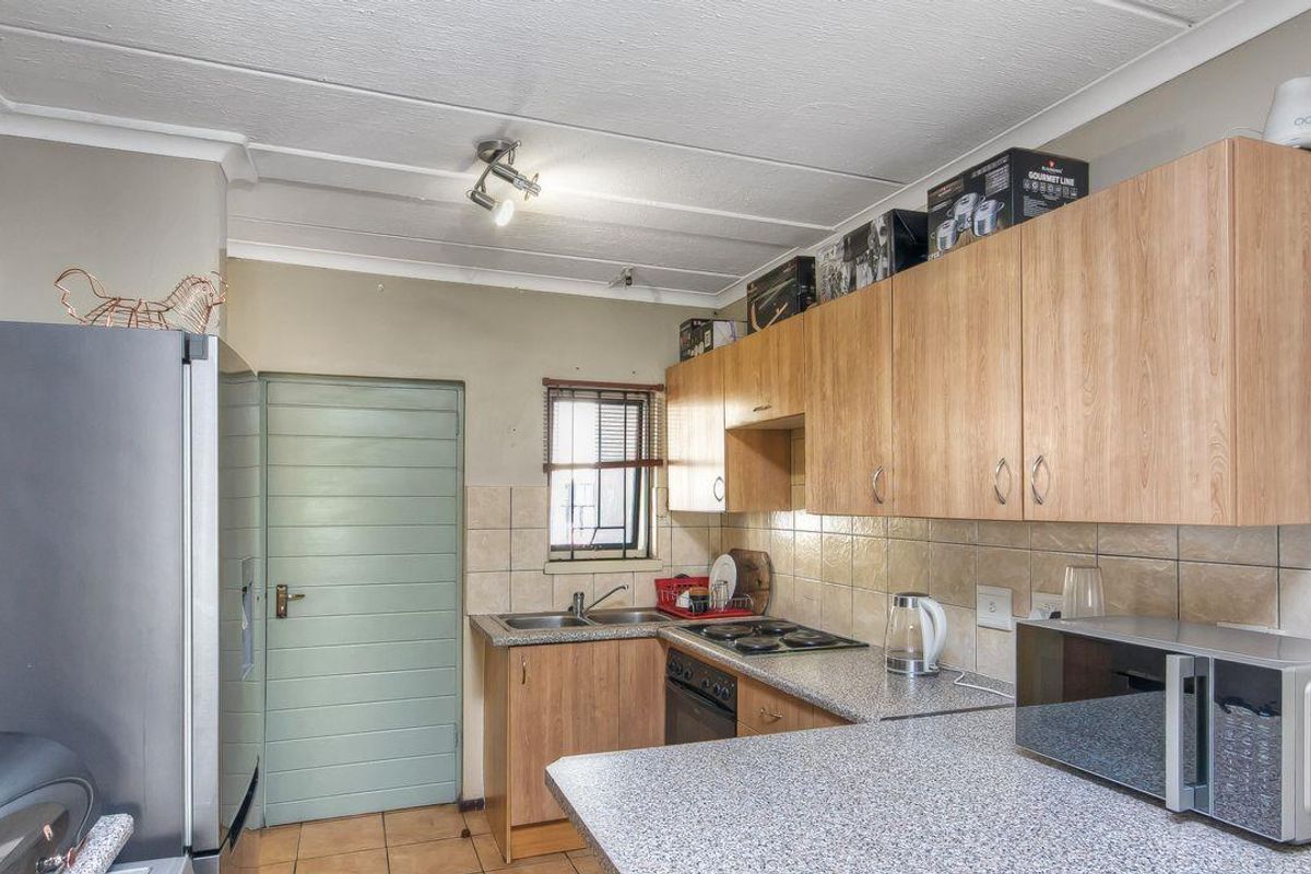 2 Bedrooms, 2 Bathroom Apartment for sale in Midrand - Photo 4