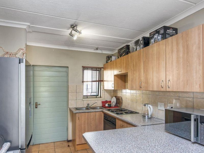 2 Bedrooms, 2 Bathroom Apartment for sale in Midrand - Photo 4