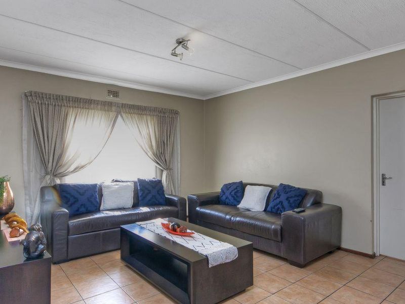 2 Bedrooms, 2 Bathroom Apartment for sale in Midrand - Photo 8