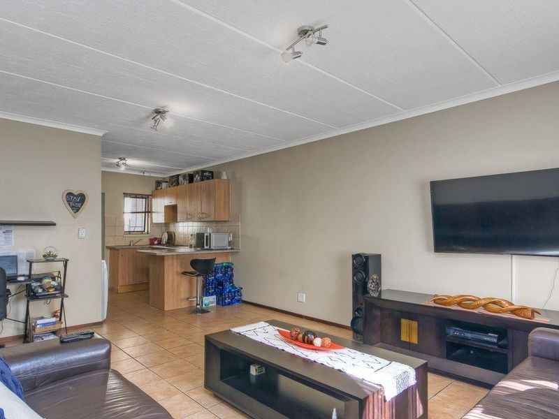 2 Bedrooms, 2 Bathroom Apartment for sale in Midrand - Photo 7
