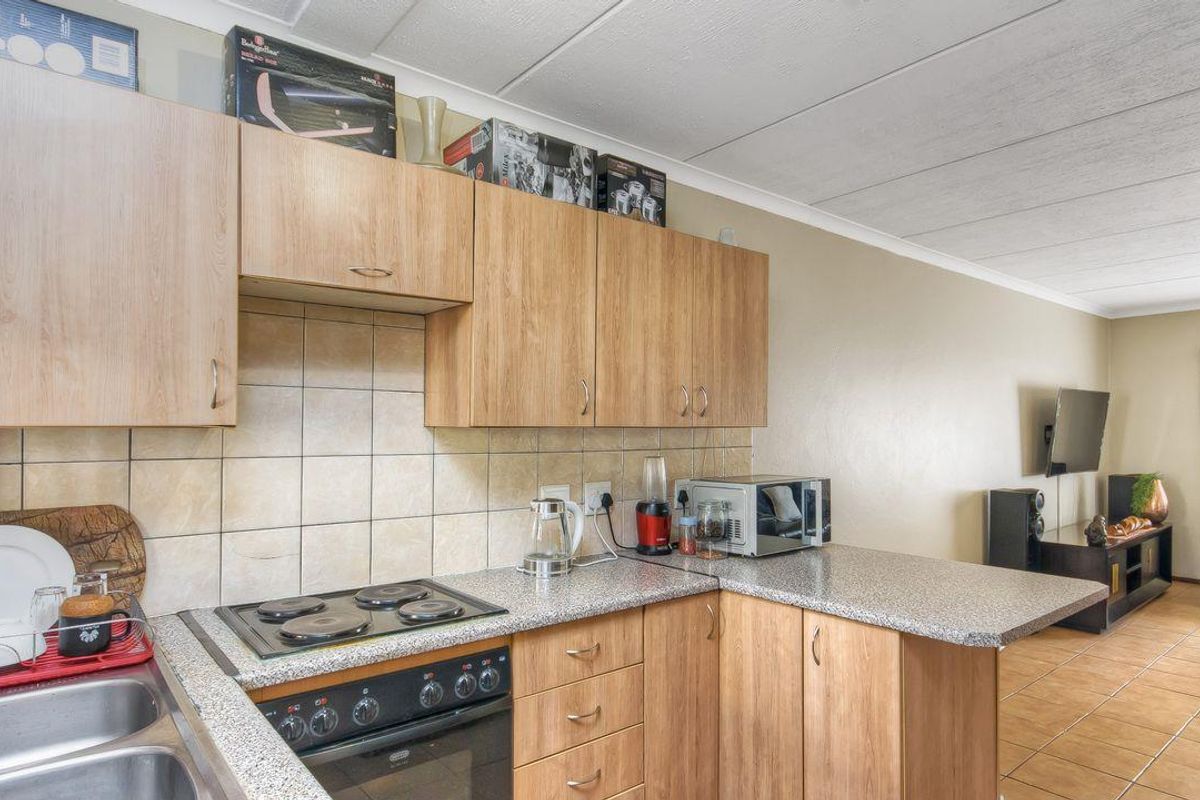 2 Bedrooms, 2 Bathroom Apartment for sale in Midrand - Photo 3