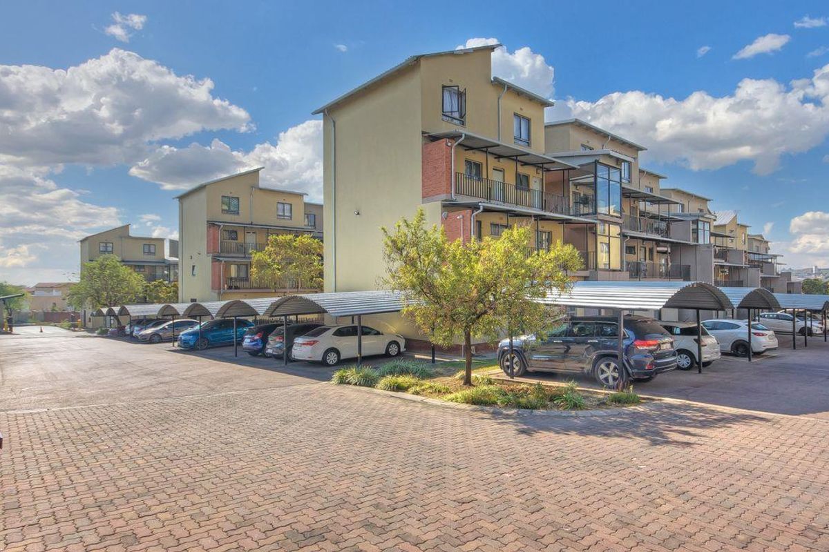 2 Bedrooms, 2 Bathroom Apartment for sale in Midrand - Photo 2