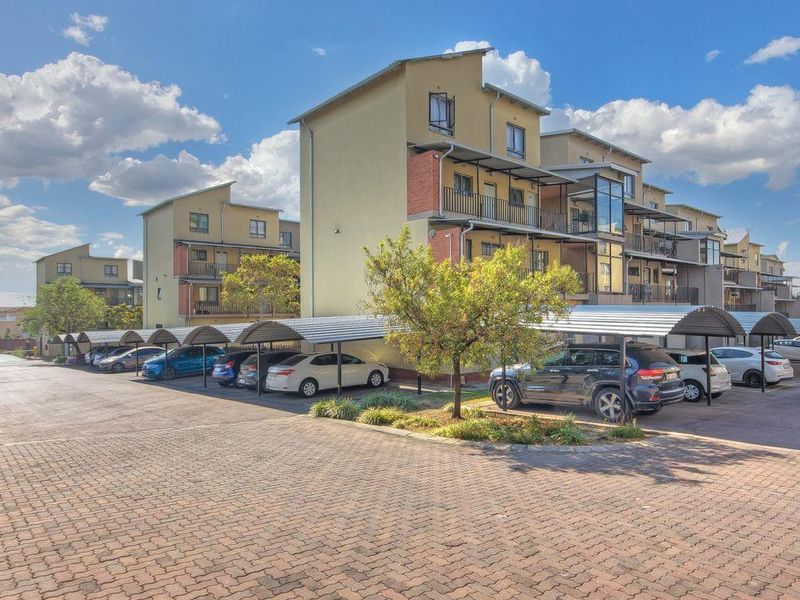 2 Bedrooms, 2 Bathroom Apartment for sale in Midrand - Photo 2