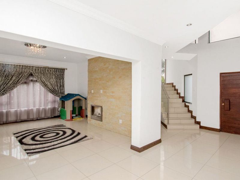 5 Bedrooms , 4.5 Bathroom Home for sale in Carlswald North Estate, Midrand - Photo 8