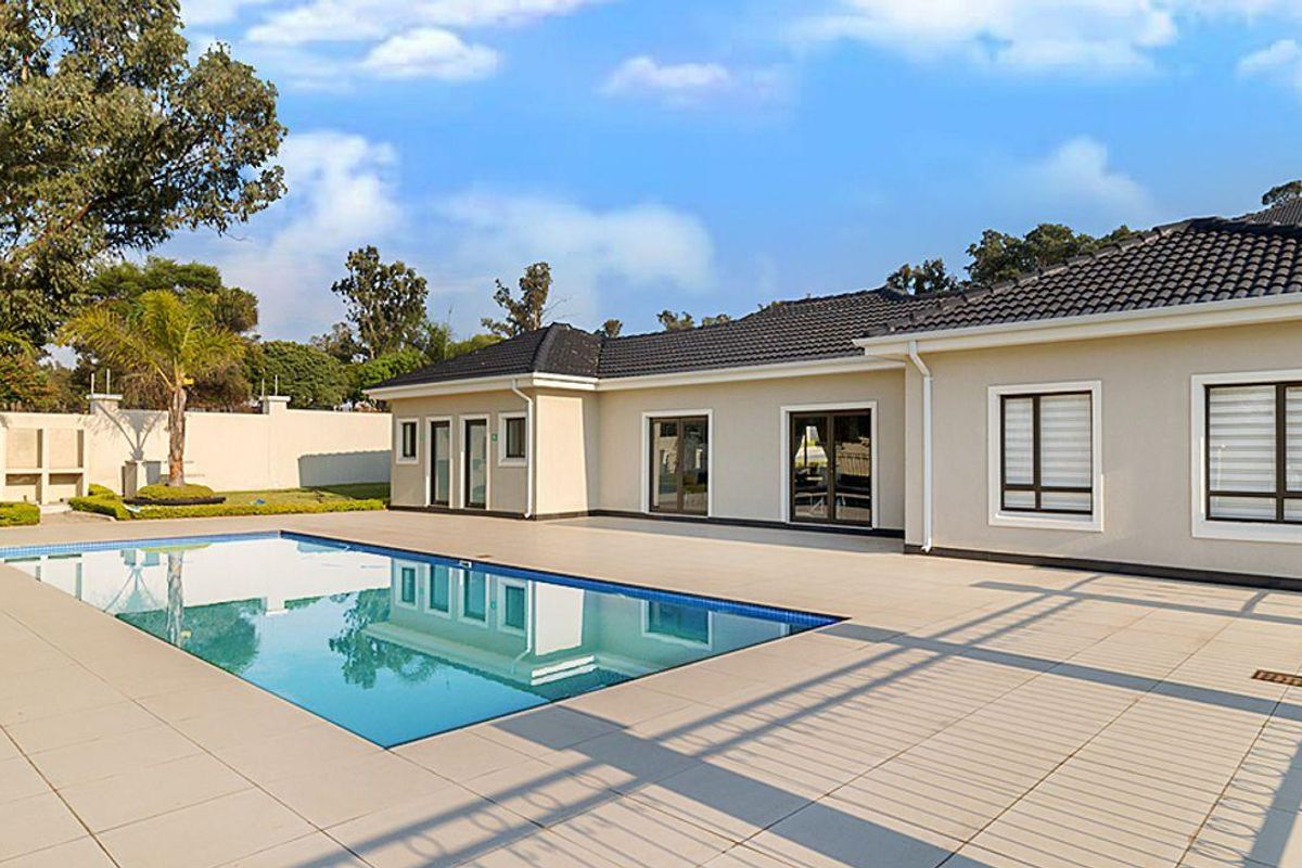 Luxurious ground floor 3 bedroom, 2 Bathroom apartment for sale in Carlswald, Midrand - Photo 4