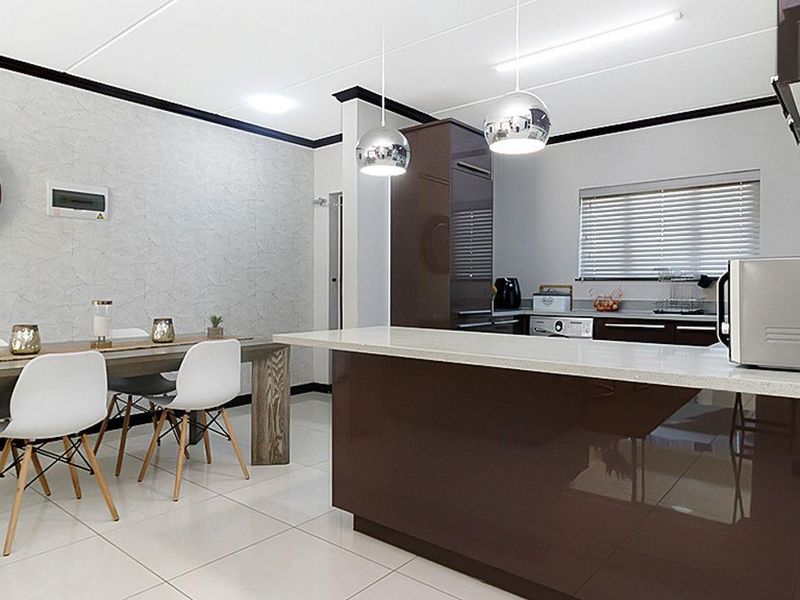 Luxurious ground floor 3 bedroom, 2 Bathroom apartment for sale in Carlswald, Midrand - Photo 9